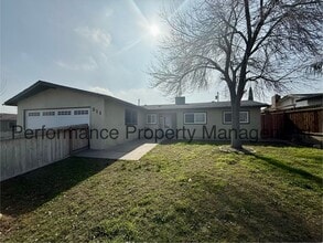 Building Photo - 211 Ash St