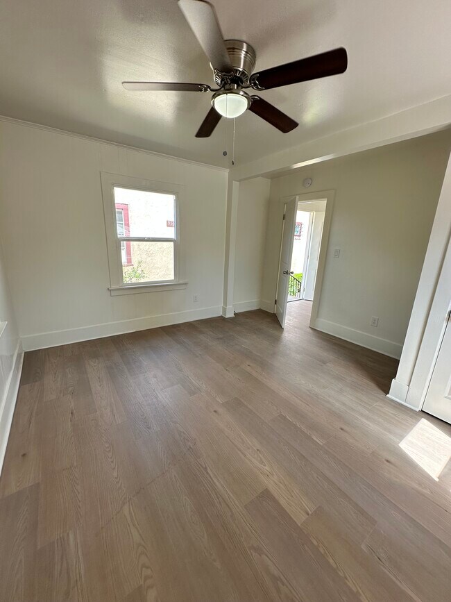 Oversized bedroom - 957 W 45th St