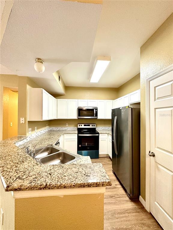 Building Photo - 2025 Erving Cir