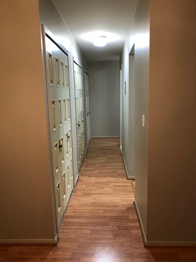 33297 Kingslane Ct Unit 6, Farmington, MI 48336 Apartments in