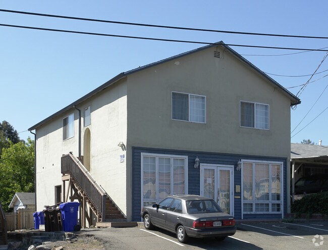 Building Photo - 799 El Patio St