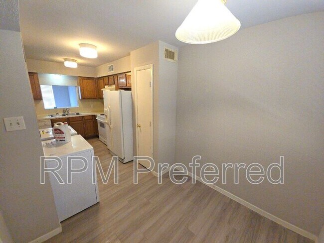 Foto del edificio - 15625 Weldon Dr