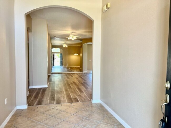 Building Photo - MOVE IN NOW! BEAUTIFUL NEW FLOORING (NO CA...