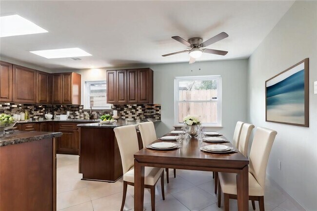 Foto del edificio - 5402 Sheraton Oaks Dr