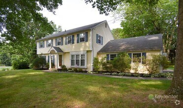 Building Photo - 5 Cedar Woods Dr