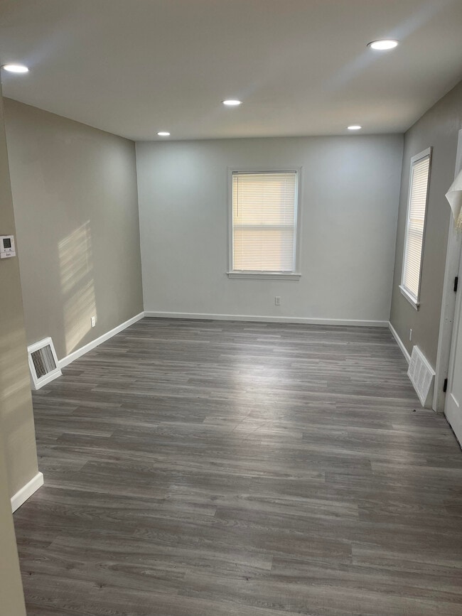 Foto del edificio - 869 Seward Ave