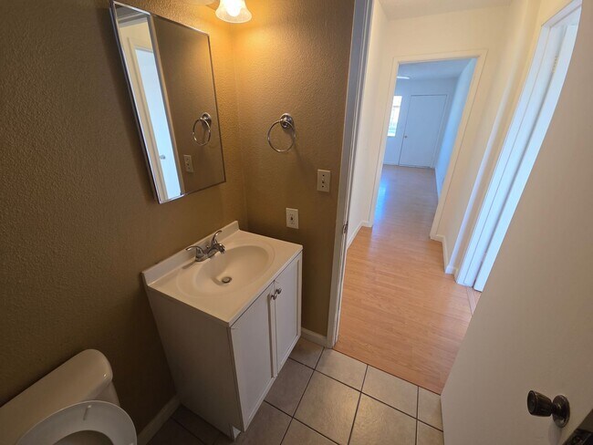 Foto del edificio - L. Street Duplex