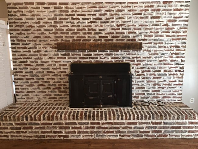 Building Photo - r3561