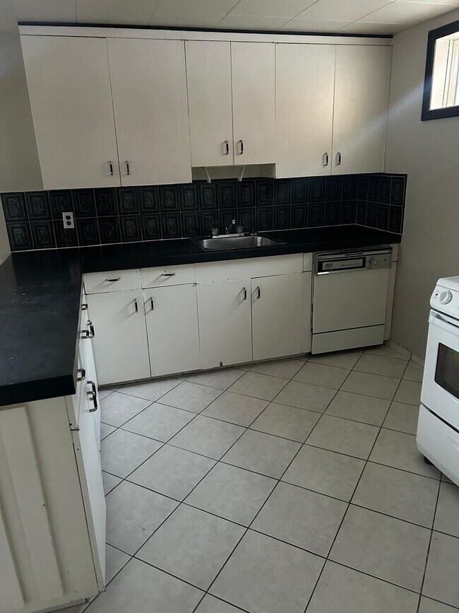 Photo du bâtiment - Basement Suite in Meadowlark