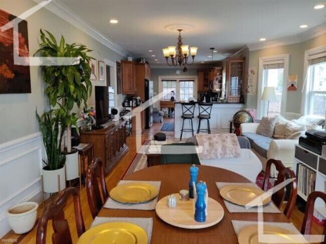 Building Photo - Charming 4 Bedroom-No Broker Fee