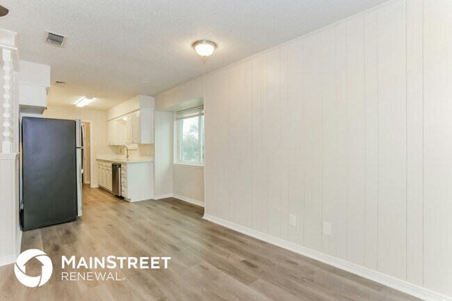 Foto del edificio - 328 Bennett Cir