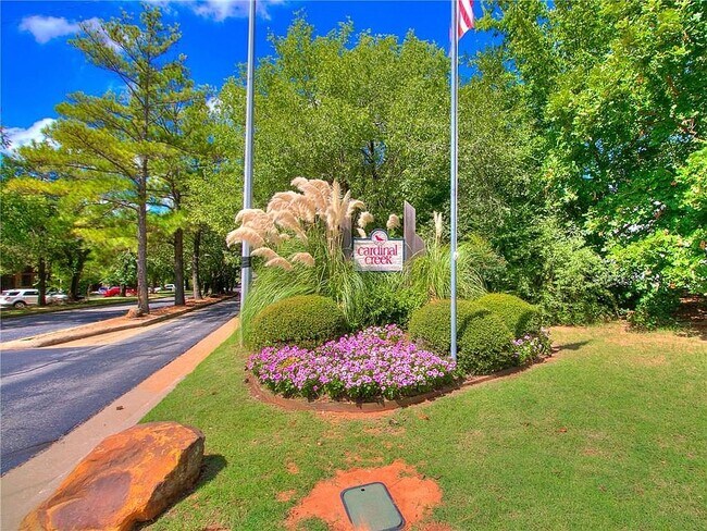 Foto del edificio - 816 Cardinal Creek Blvd