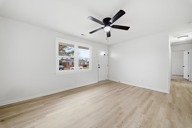 Building Photo - 3021 Menands Dr