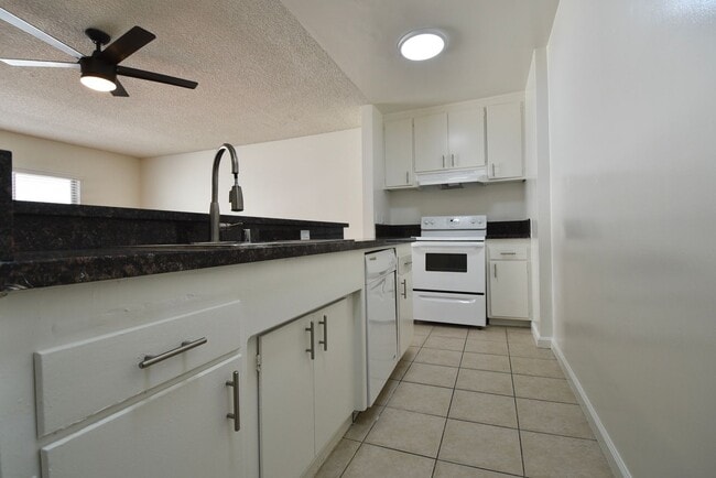 Building Photo - 4414 Woodman Ave