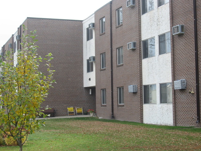 Foto del edificio - York Manor Senior Apartments