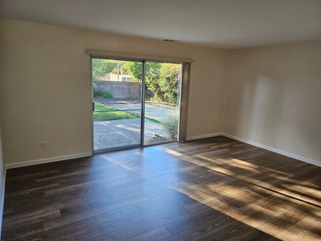 Building Photo - Goleta Gem