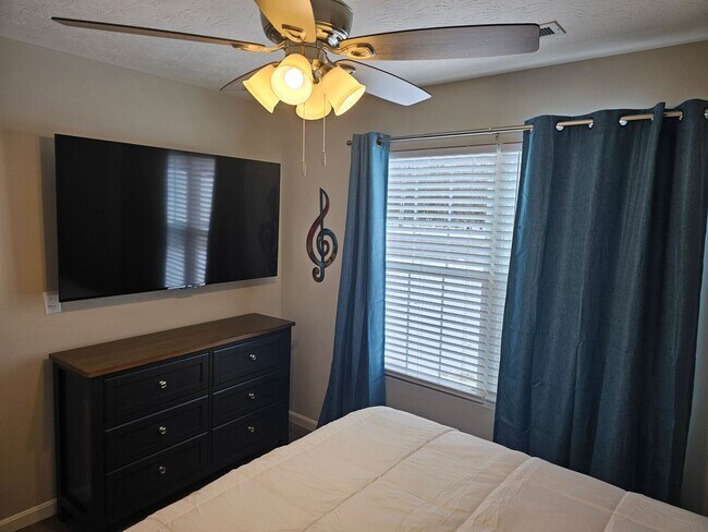 Building Photo - 814 Pierson Rd