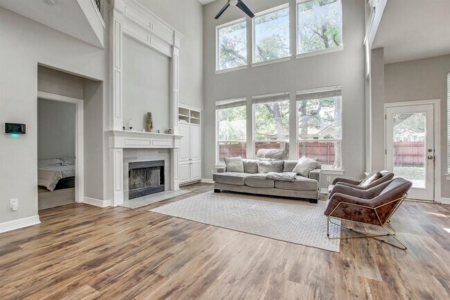 Foto del edificio - 140 Fairwood Dr