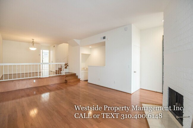 Building Photo - Stunning Tri Level Townhouse - West LA Nei...