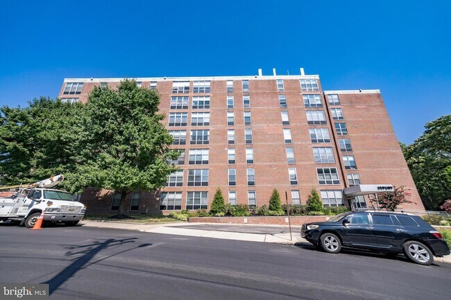Foto del edificio - 6100 Henry Ave