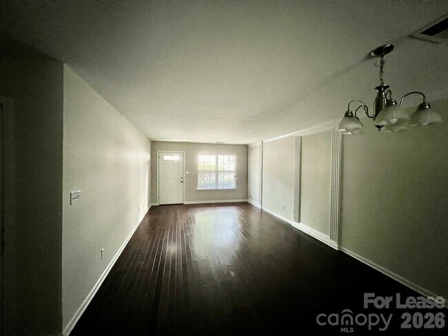 Foto del edificio - 8433 Southgate Commons Dr