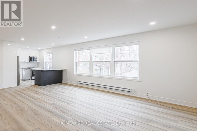 Building Photo - 383 Spadina Rd