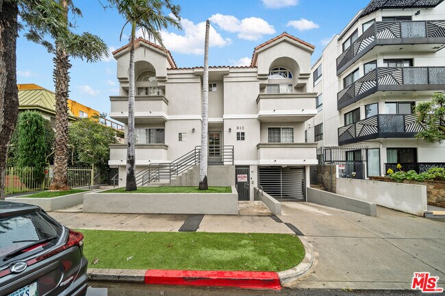 Foto del edificio - 812 N Hudson Ave