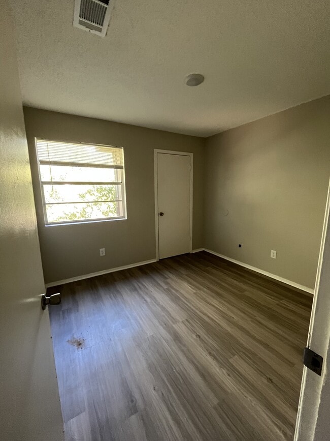 Building Photo - 606 Bracewood Cir
