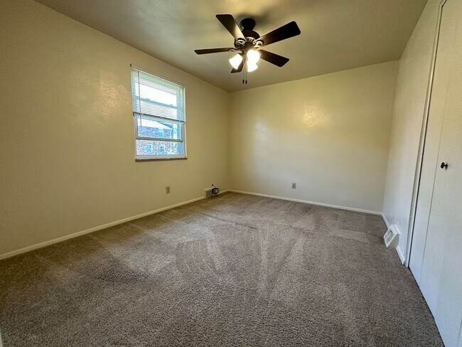 Foto del edificio - Tremendous Townhome in Plum with a Huge Pr...