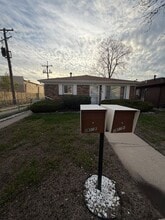 Building Photo - 460 Hoxie Ave