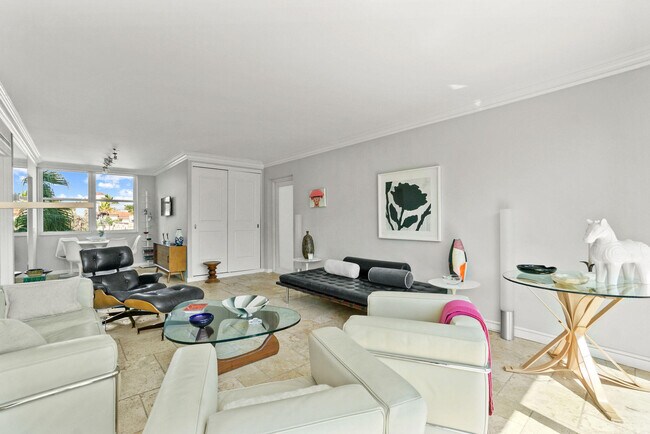 Building Photo - 401 Peruvian Ave