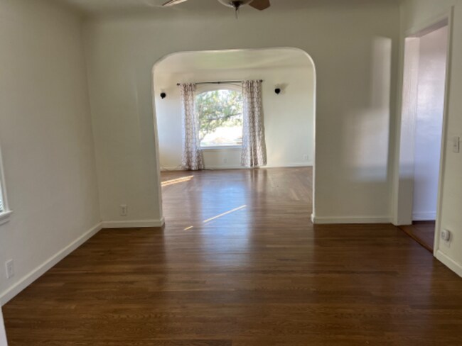 Foto del edificio - 9286 S Elm Ave