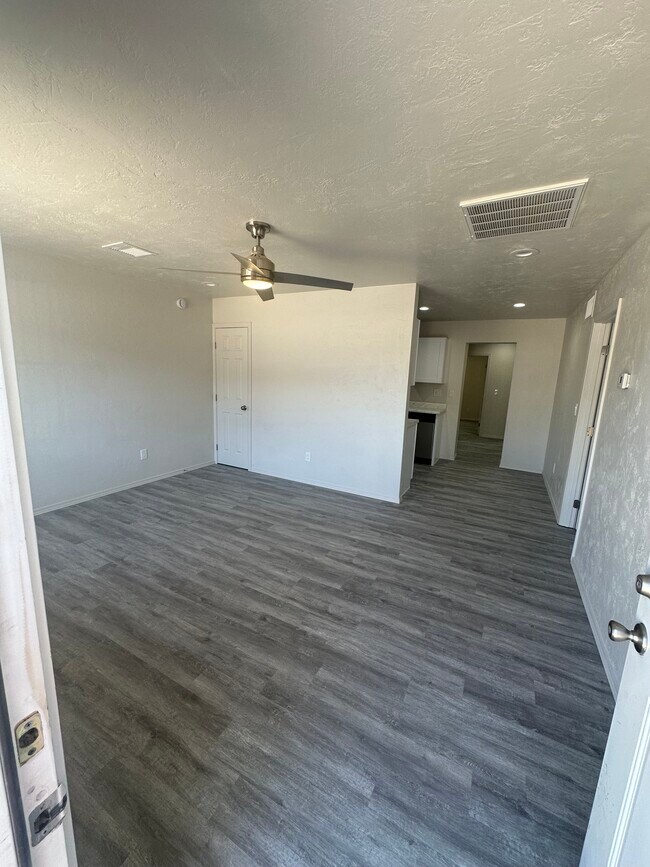 Foto del edificio - 1133 E Lee St