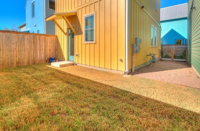 Building Photo - 1056 Hangar Dr