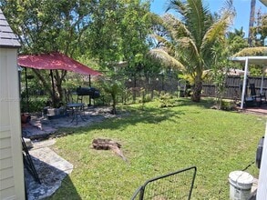 Building Photo - 1000 SW 3rd Ave