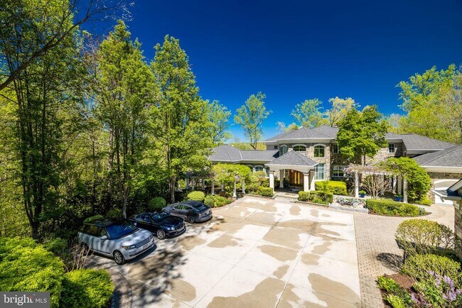 Building Photo - 658 Live Oak Dr
