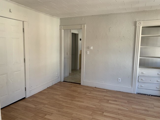 Building Photo - 106 Snow Street