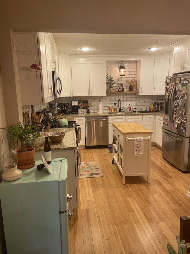 Foto del edificio - 1543 Hillhaven Dr