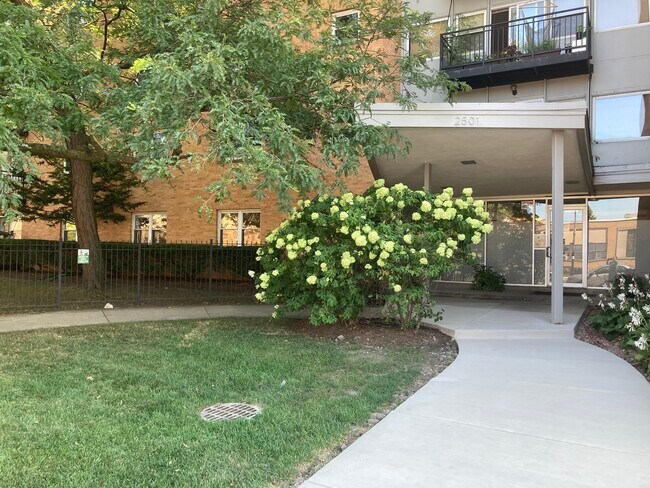 Foto del edificio - 2501 W Bryn Mawr Ave