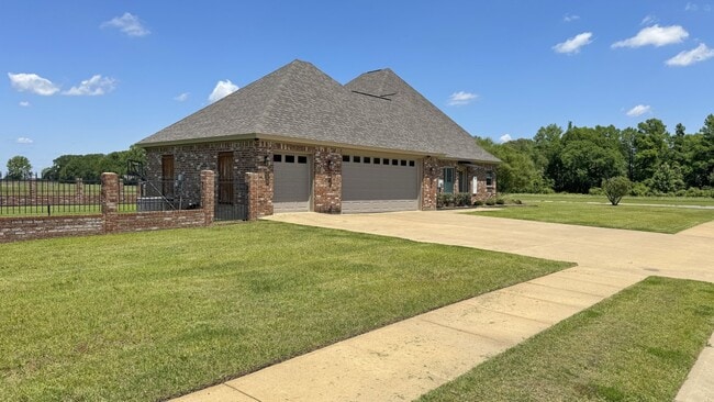Building Photo - 210 Bayou Trace Drive