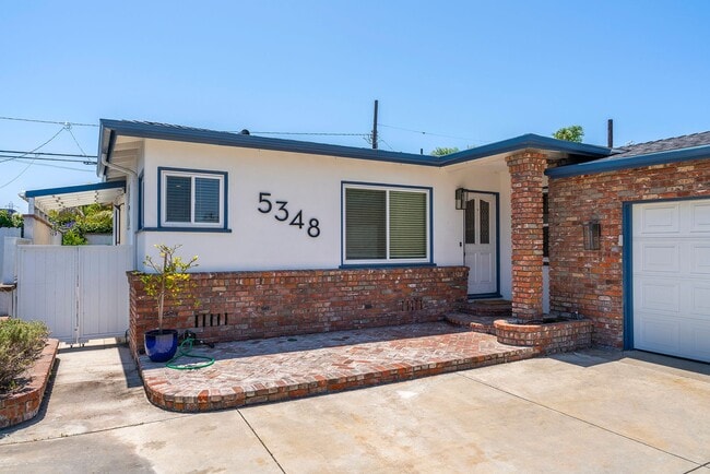 Foto del edificio - Beautiful Hawthorne Rental In Hollyglen!