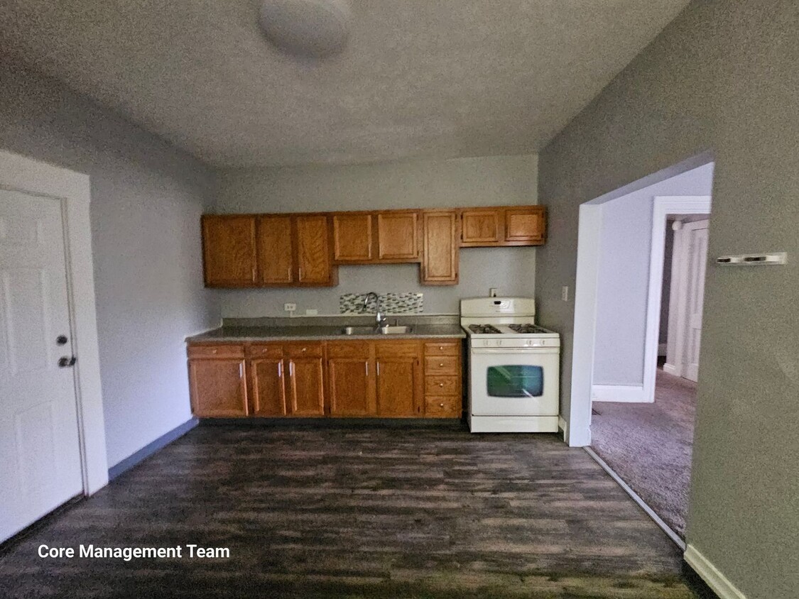 Primary Photo - 3 bedroom 1 bath apartment located in Mt W...