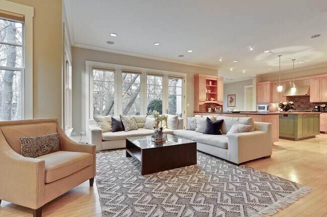Foto del edificio - 2340 Woodpath Ln