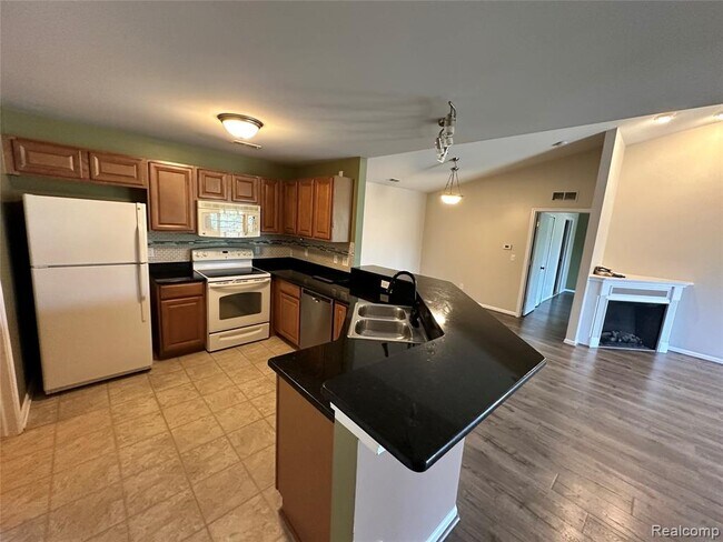 Building Photo - 16056 Morningside