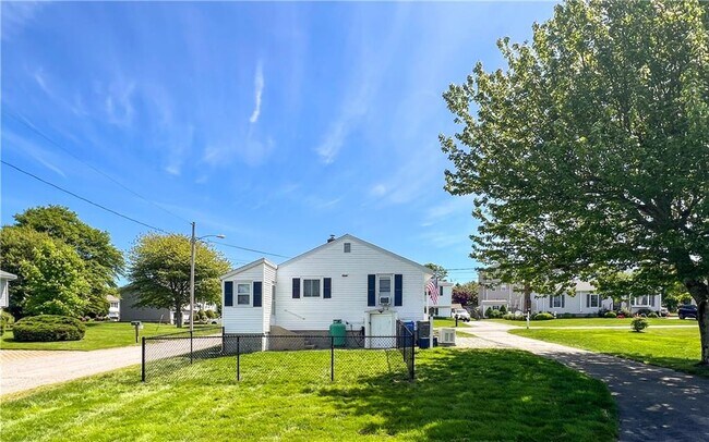 Building Photo - 40 Draper Ave