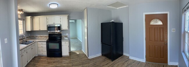 Foto del edificio - 14602 Portland Avenue Southwest, Unit A