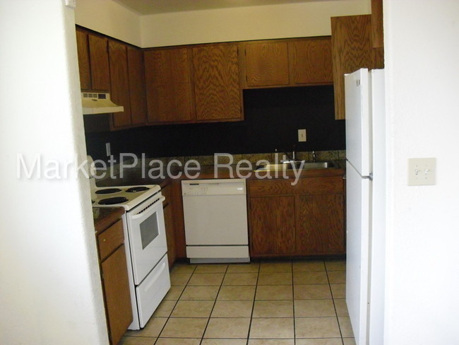 Building Photo - Duplex for rent - Commerce City