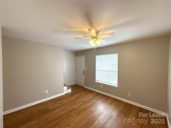 Foto del edificio - 409 Hawley Ave