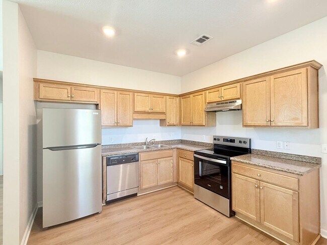 Foto del edificio - Spacious 2-Bedroom Duplex