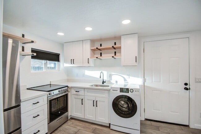 Photo - 322 N 17th Dr Apartment